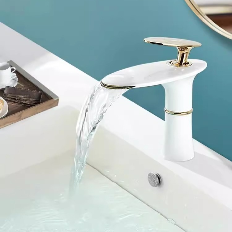 Rubinetto per lavabo a cascata - Home Hardware Bathroom Sinks recensione e prezzo