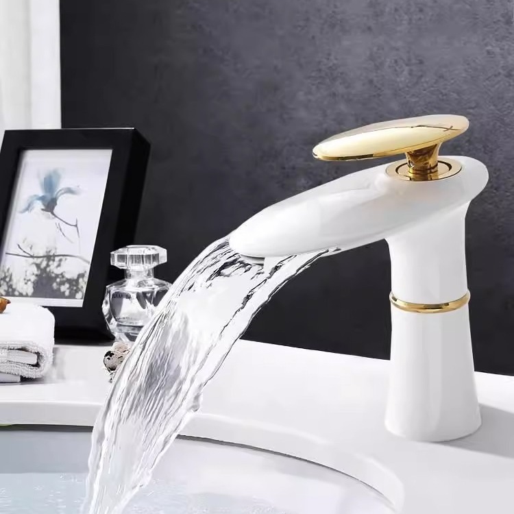 Rubinetto per lavabo a cascata - Home Hardware Bathroom Sinks recensione e prezzo