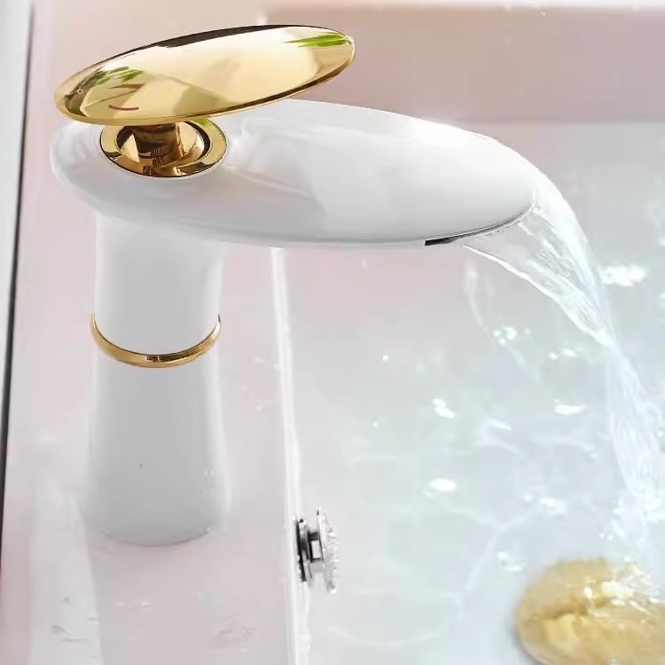 Rubinetto per lavabo a cascata - Home Hardware Bathroom Sinks recensione e prezzo